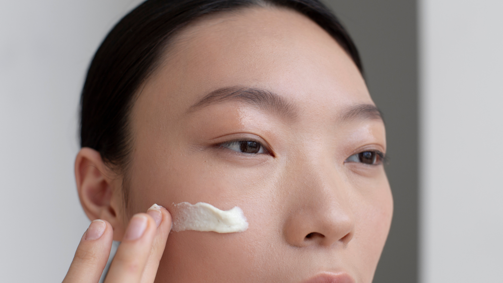 Administração de Alimentos e Medicamentos, Tailândia: FDA THAI Exorta Jovens a Protegerem Sua Pele: Diga Adeus a Produtos Falsificados Arriscados