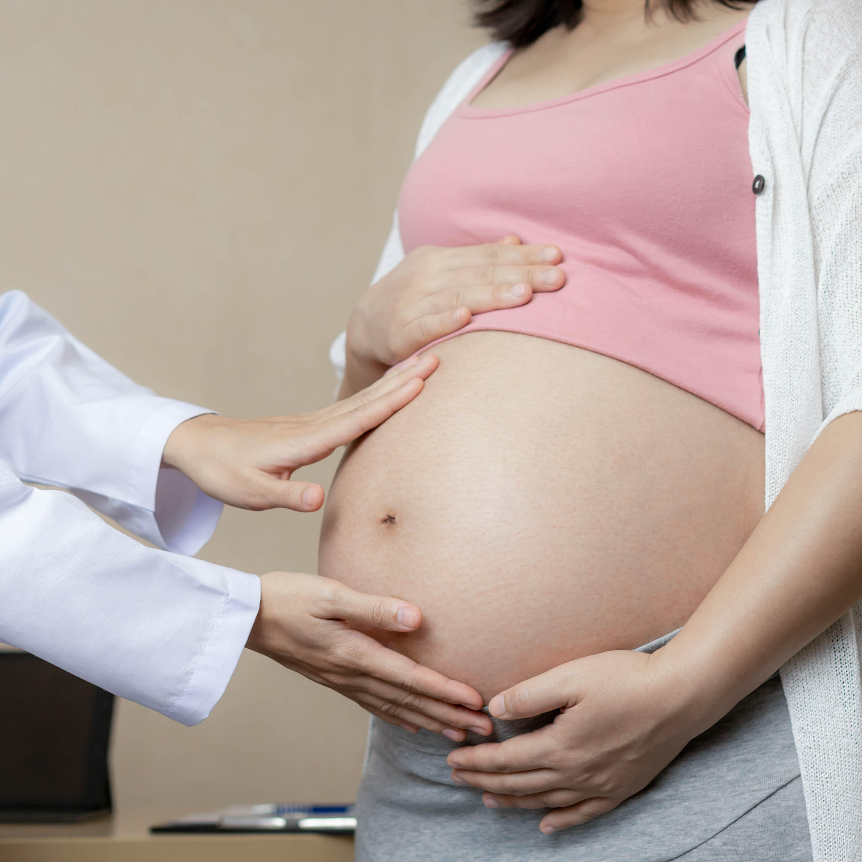 Cuidados Abrangentes para Mães e Crianças
